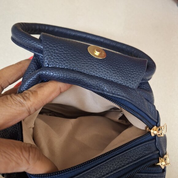 Elegant Navy Blue Handbag with Gold Accent - Picture 7 of 9
